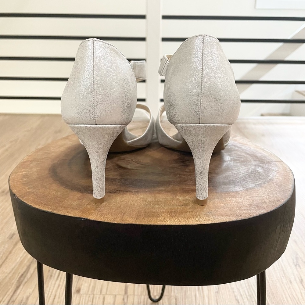NWT 6 6.5 8.5 9.5 10 Life Stride comfortable open toe vegan silver sparkly heels - Picture 6 of 8